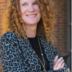 Lisa Bradford headshot